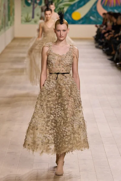 Look 50